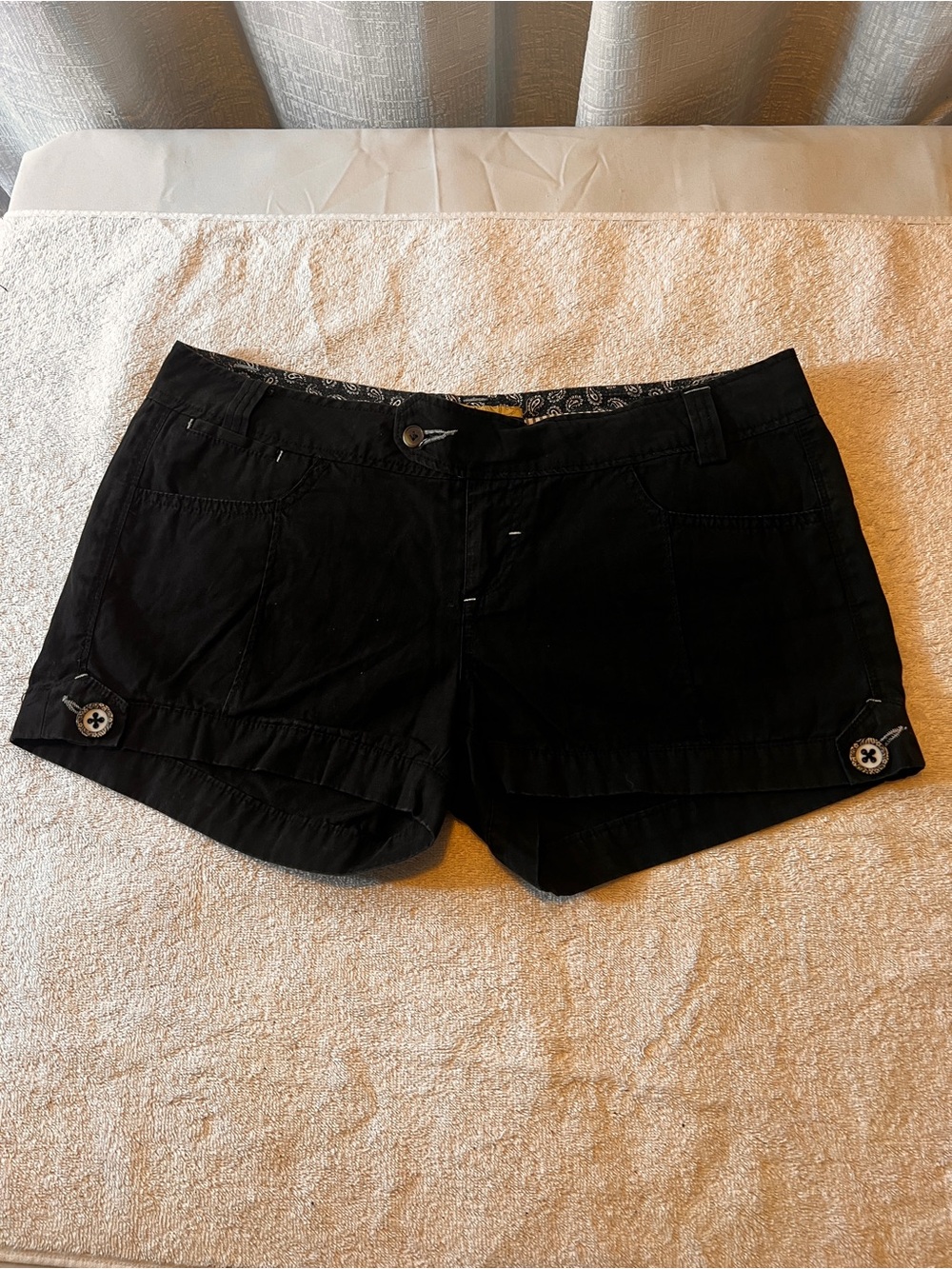 Women's Black Casual Bermuda Shorts - Tailored Everyday Style SIZE 13